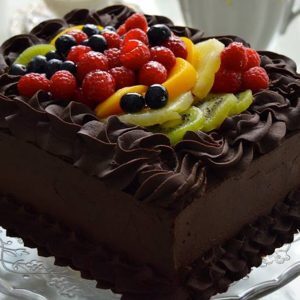 Bánh kem socola trái cây 3 Banh kem 4 300x300 1